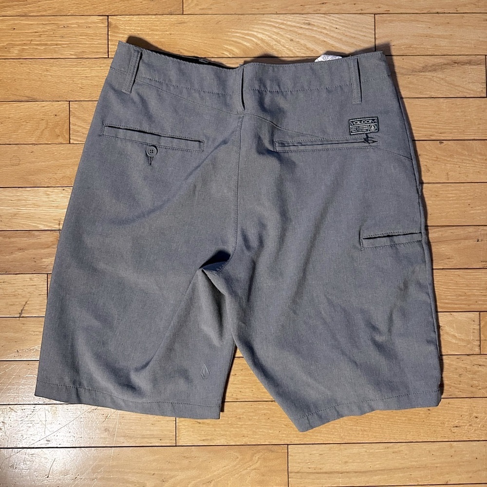 Volcom men’s short. Surf & turf 4 way stretch so 31